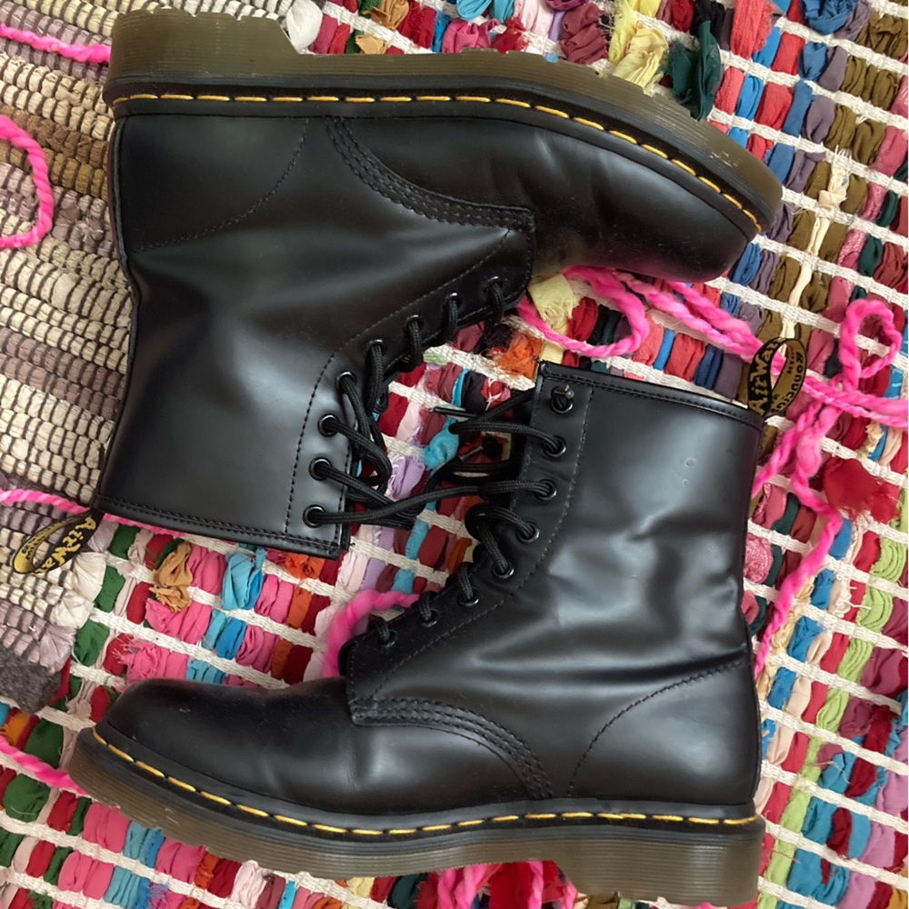 Doc Dr. Marten black leather 8 eyelet lace up combat boots 1460 W size 9 L